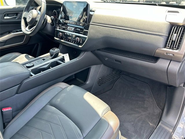 2024 Nissan Pathfinder Platinum photo 22