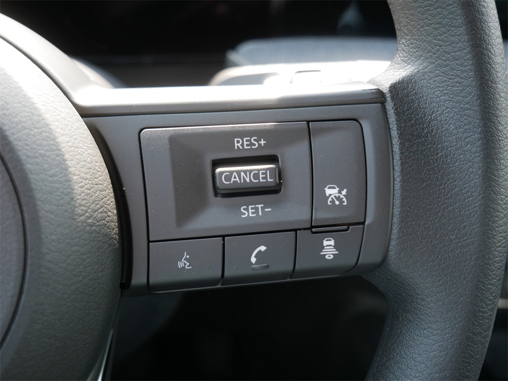 2025 Nissan Kicks SV photo 12