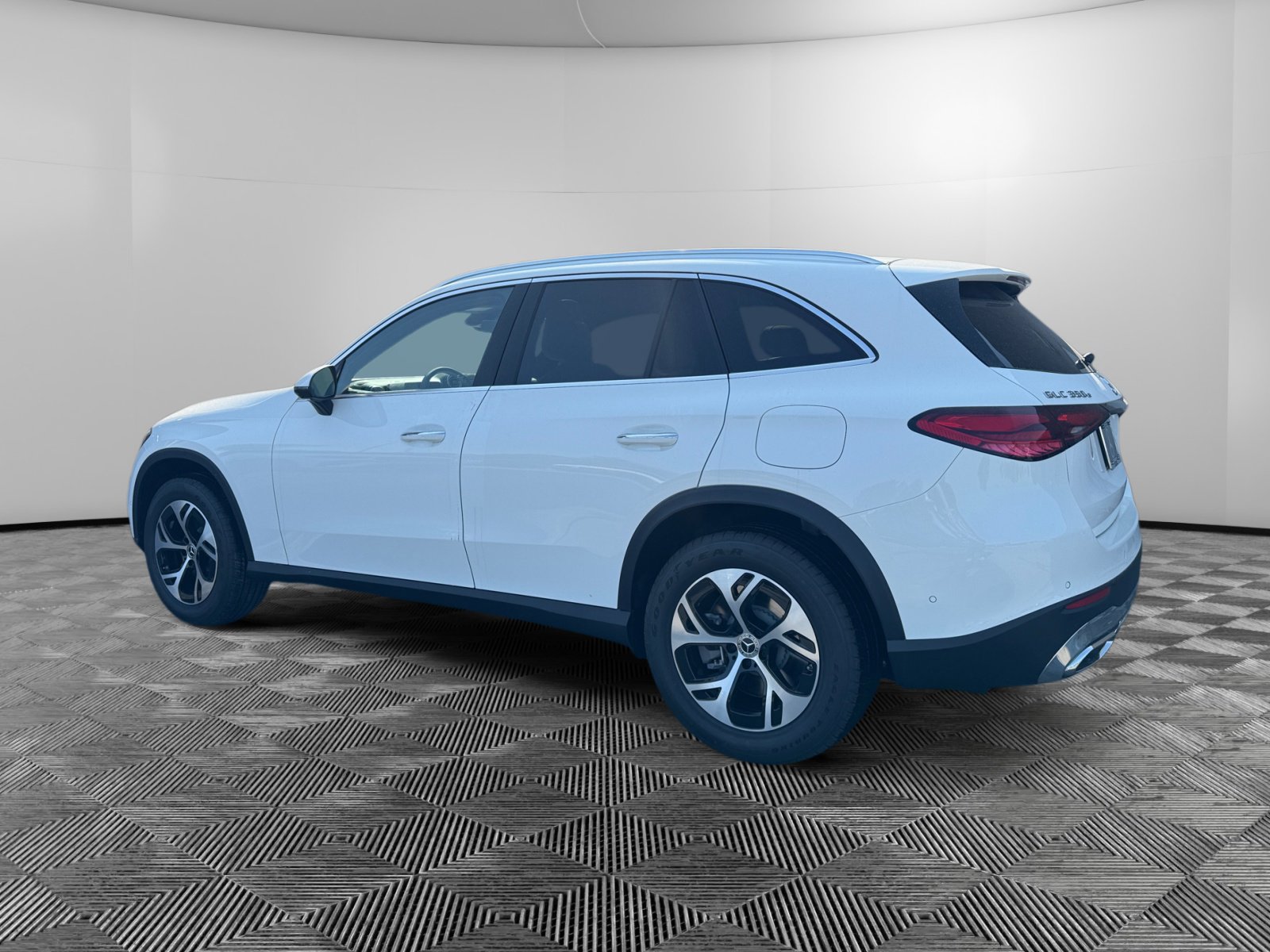2026 Mercedes Benz GLC 350e 4MATIC photo 3