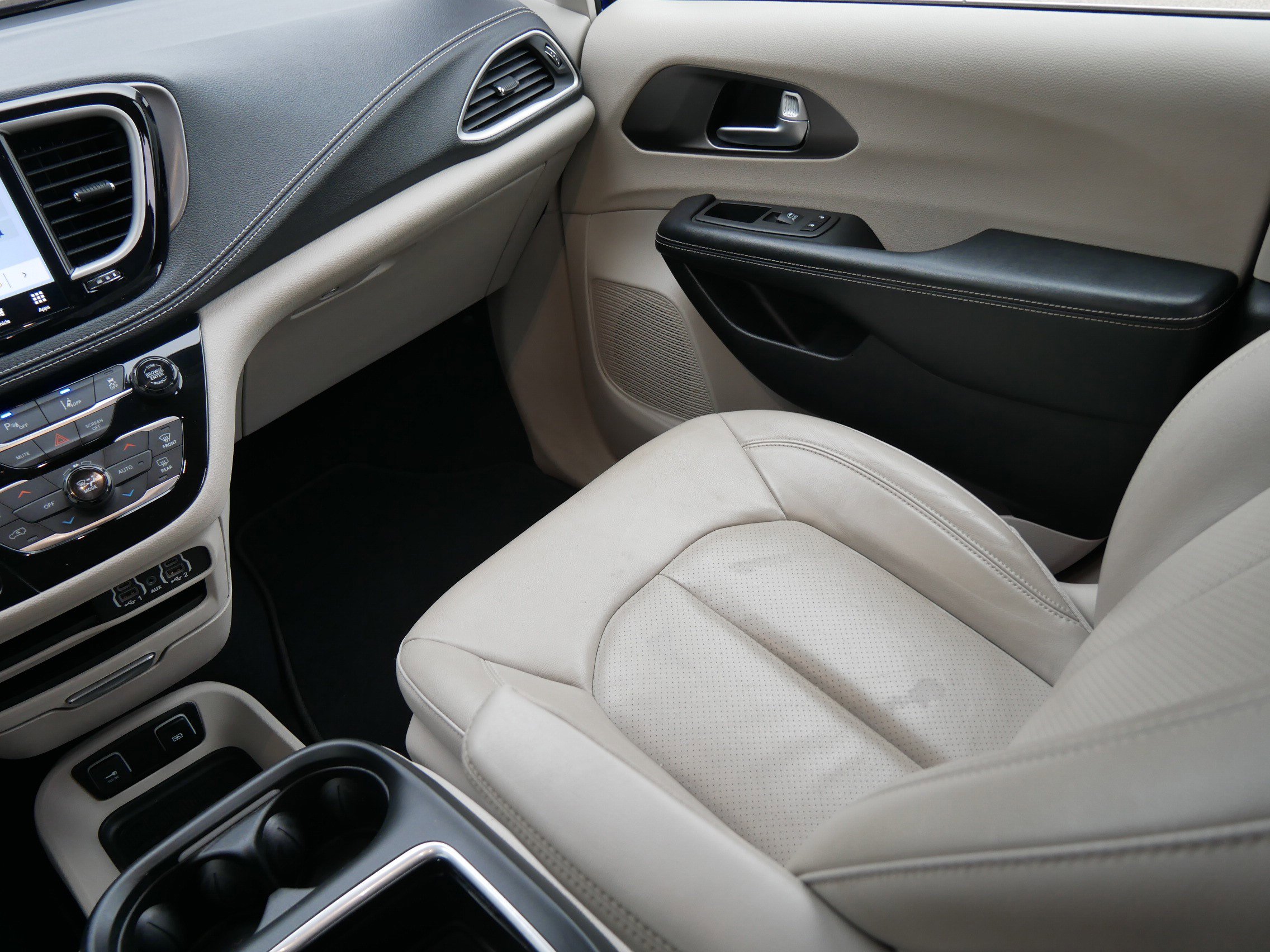 2021 Chrysler Pacifica Hybrid Touring L photo 17