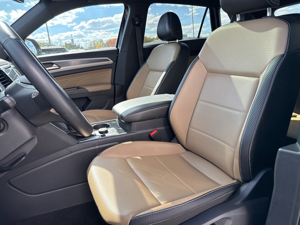 2022 Volkswagen Atlas Cross Sport SE Technology photo 2