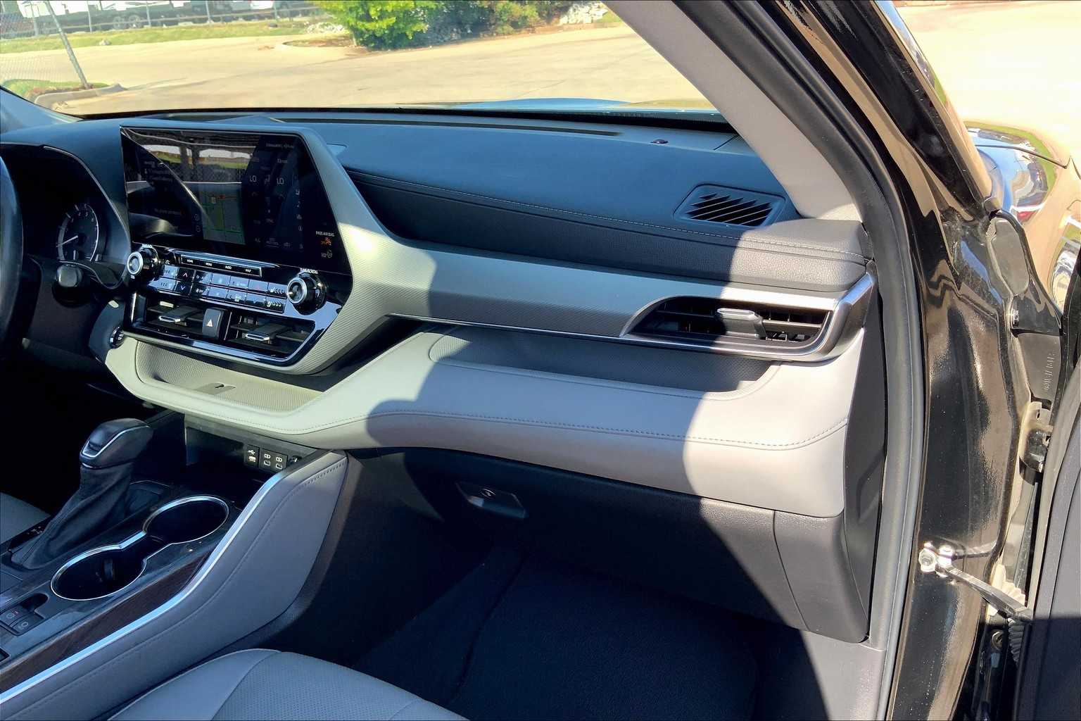 2022 Toyota Highlander Platinum photo 15