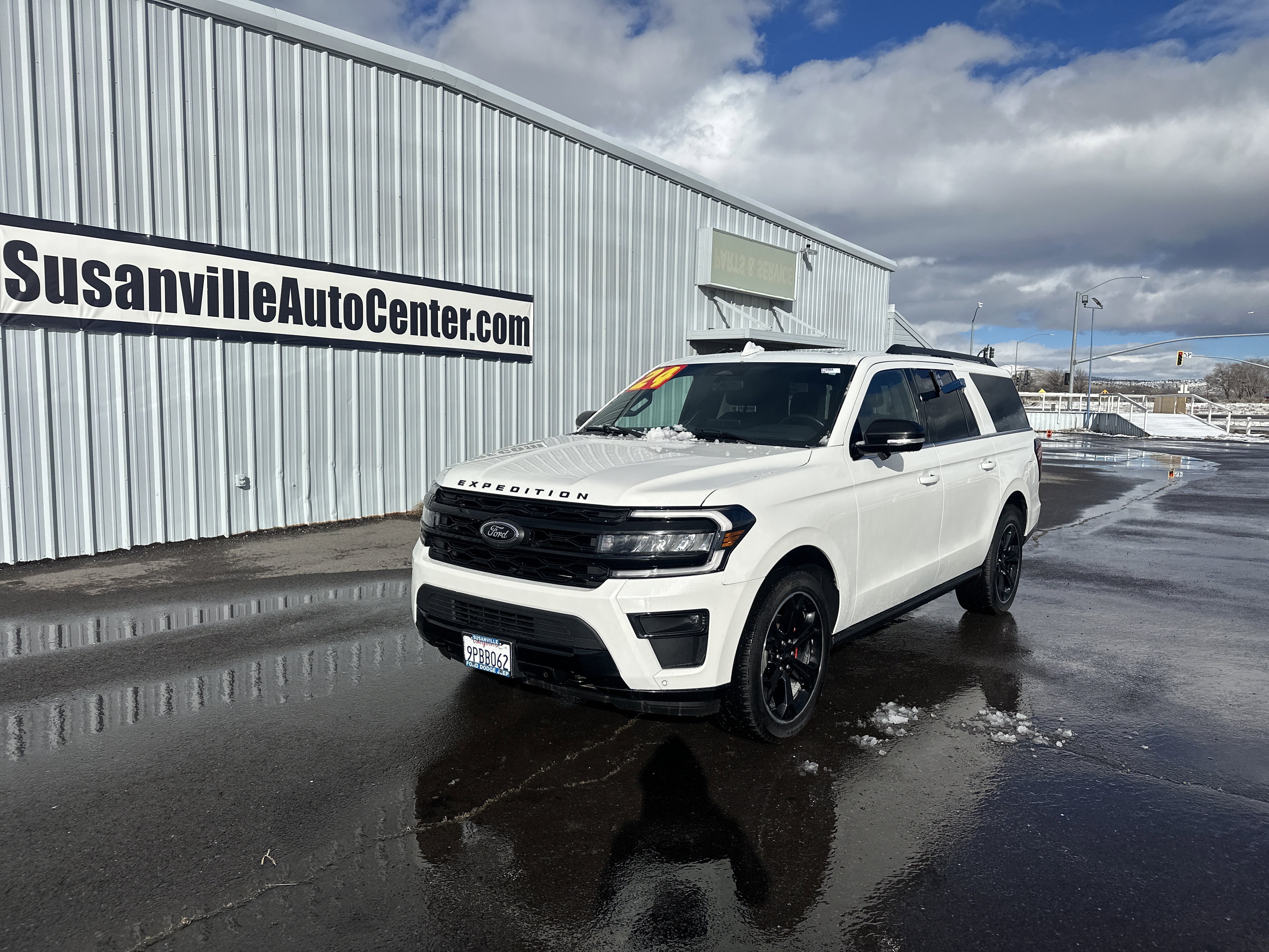 2024 Ford Expedition Limited's photo