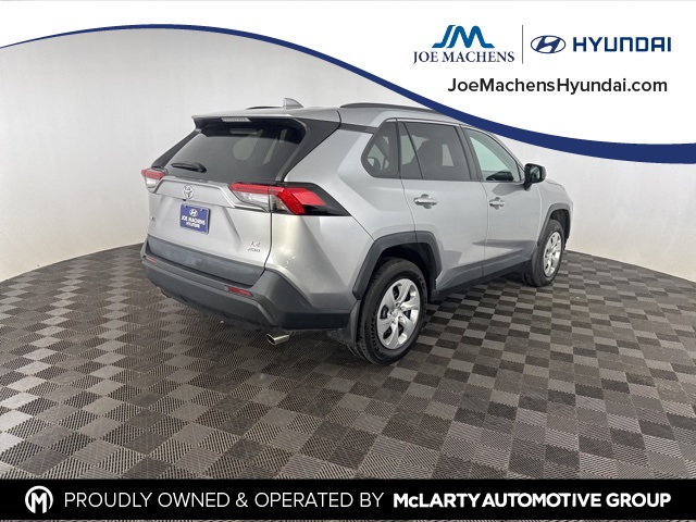 2021 Toyota RAV4 LE photo 3