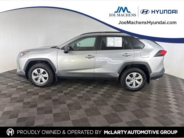 2021 Toyota RAV4 LE photo 6