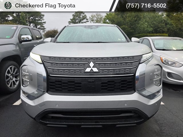 2024 Mitsubishi Outlander SE photo 2