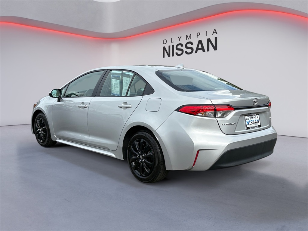 2023 Toyota Corolla LE photo 3