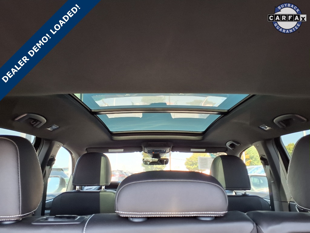 2025 Volkswagen Atlas Cross Sport SEL R-Line photo 4