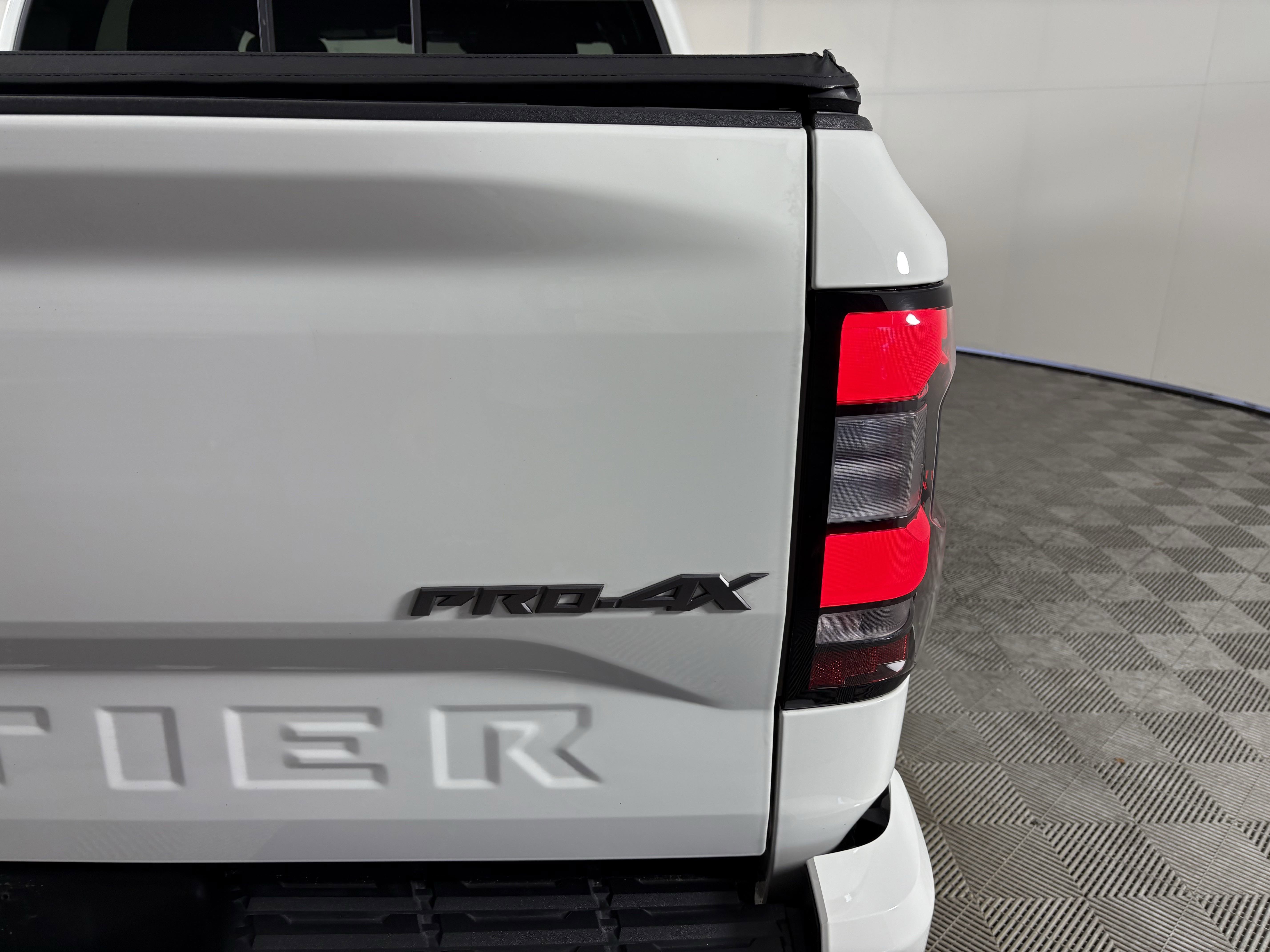 2022 Nissan Frontier PRO-4X photo 12