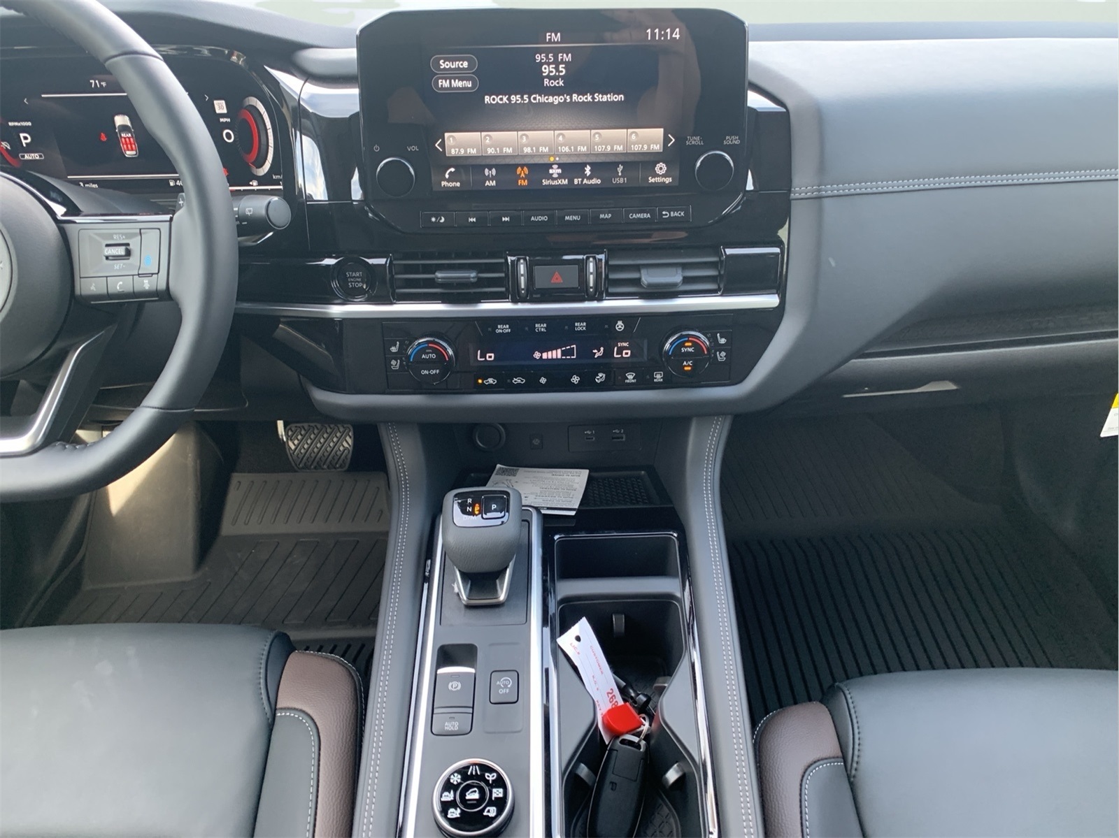 2025 Nissan Pathfinder Platinum photo 24