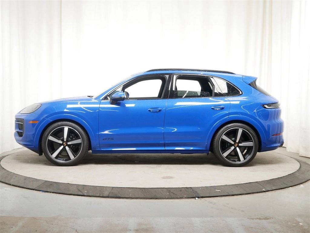 2025 Porsche Cayenne GTS photo 2