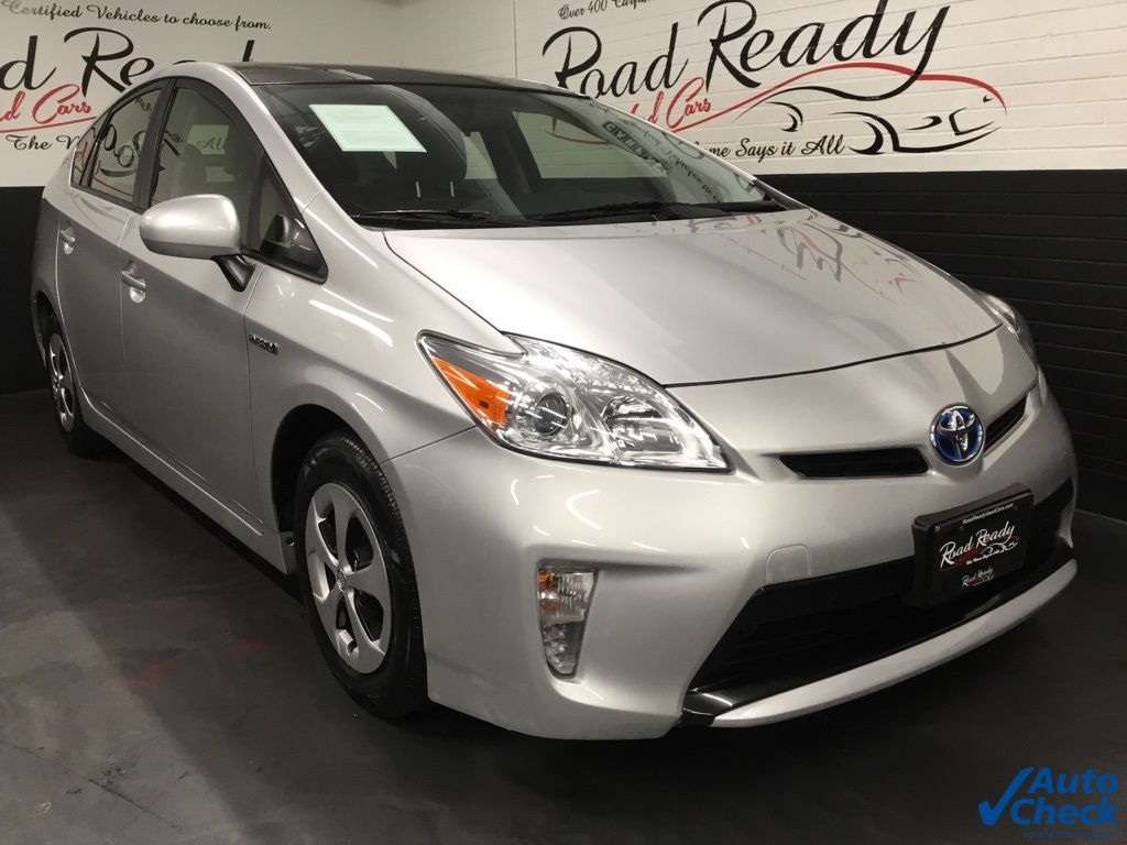 2015 Toyota Prius Three photo 3