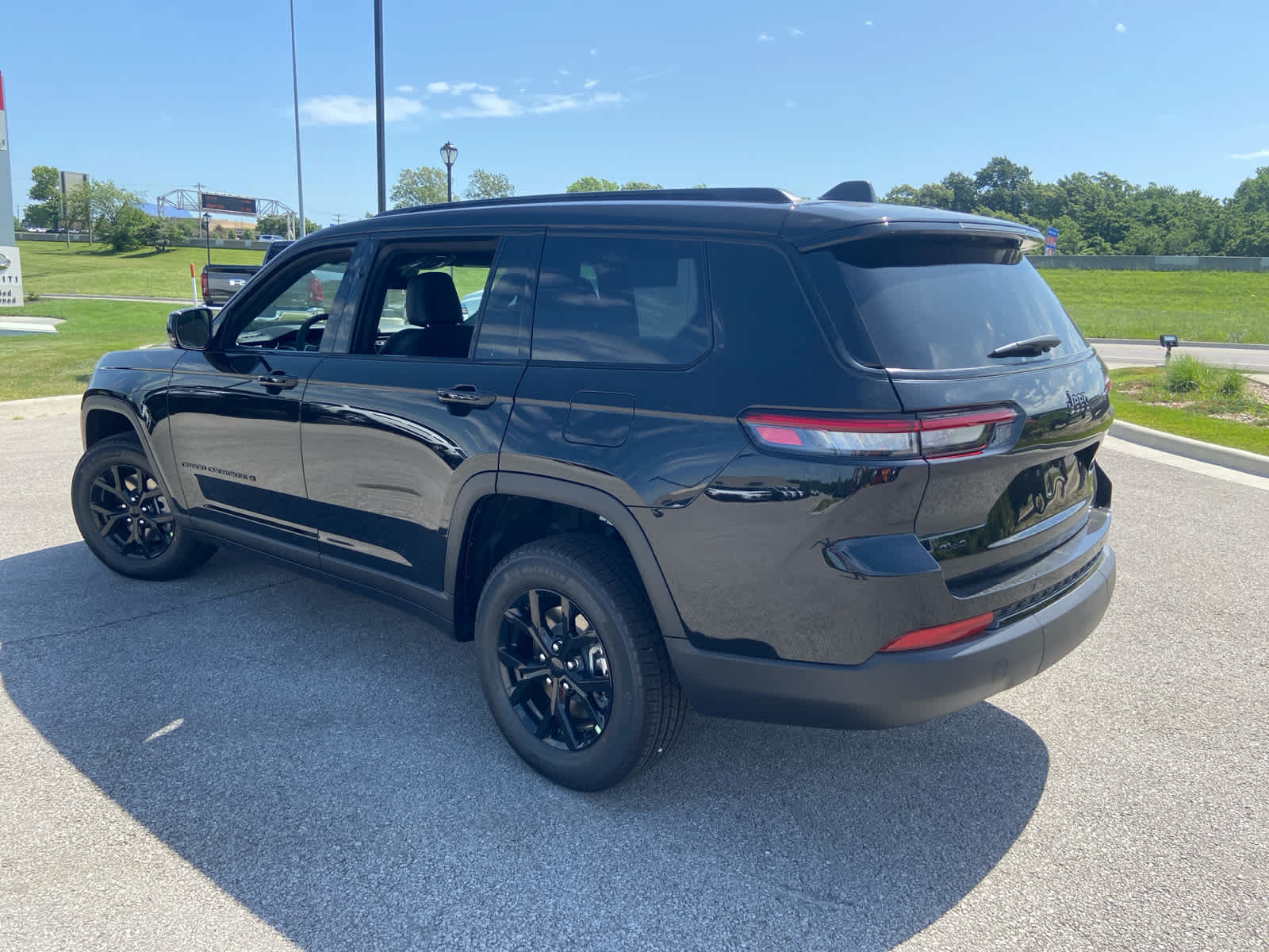 2025 Jeep Grand Cherokee Altitude photo 7