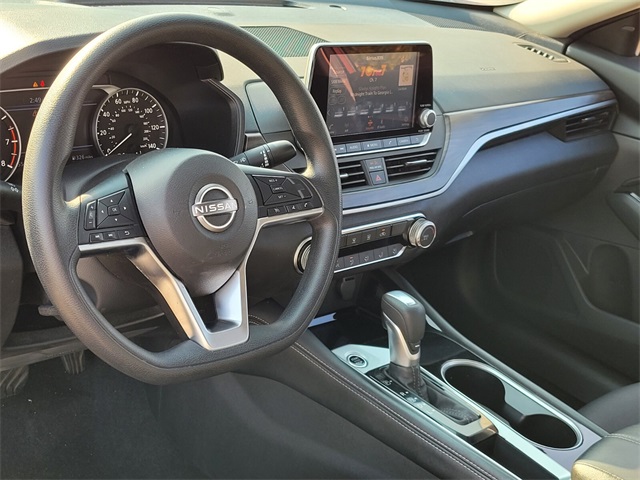 2023 Nissan Altima 2.5 SV photo 9