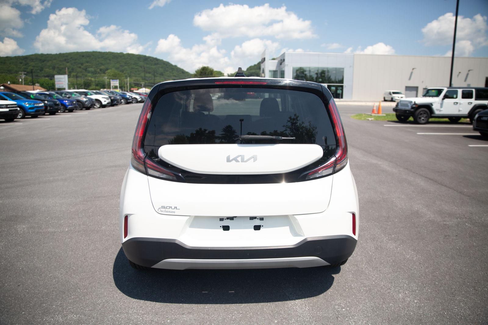 2023 Kia Soul LX photo 3