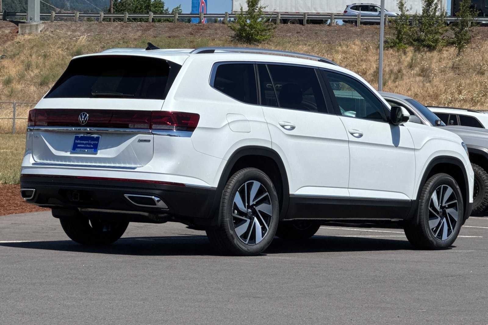 2025 Volkswagen Atlas SEL photo 3