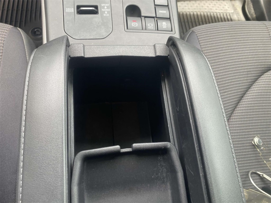 2024 Toyota Highlander LE photo 17