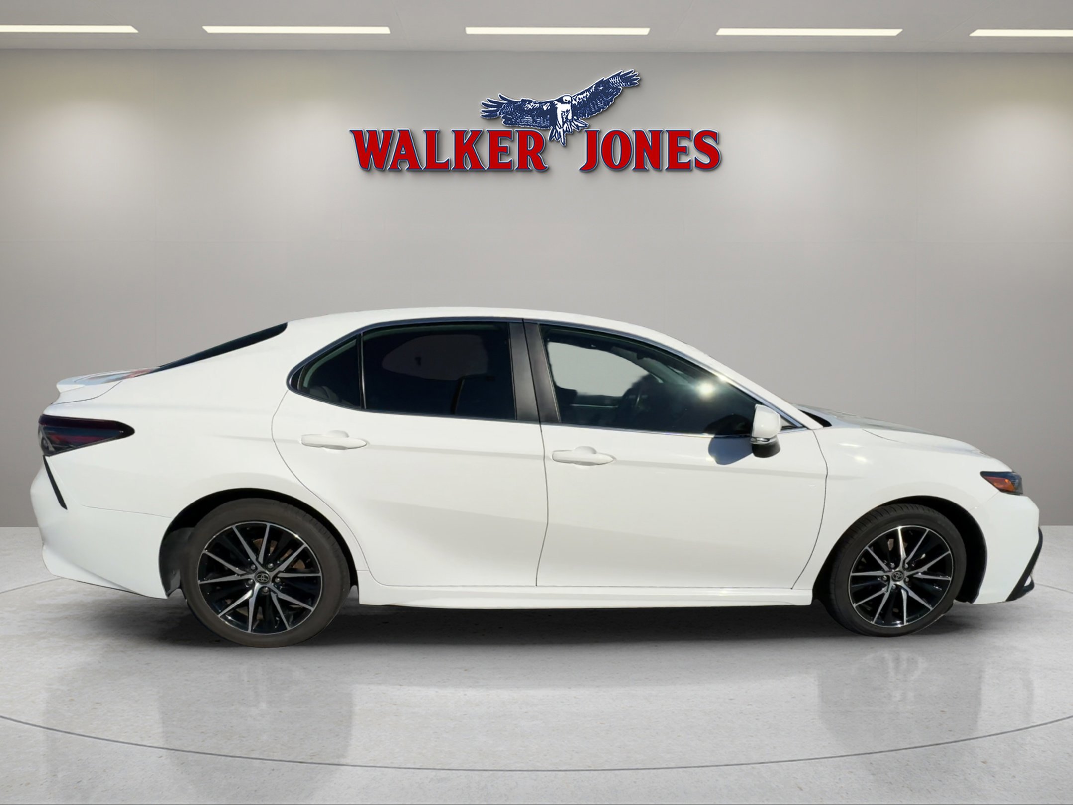 2023 Toyota Camry SE photo 2