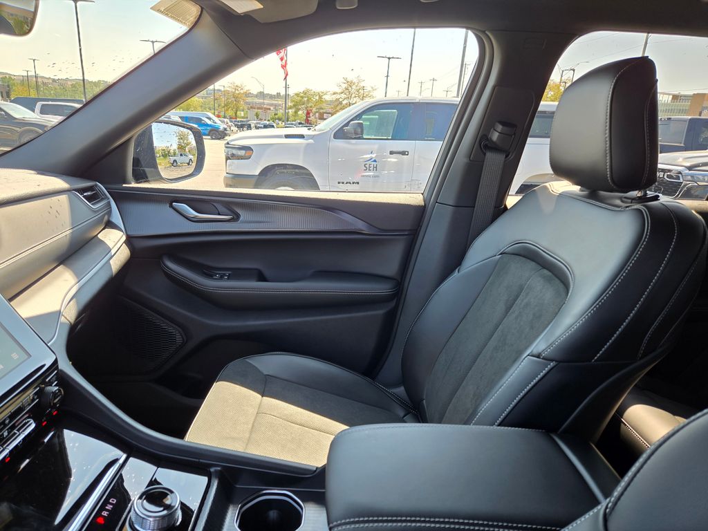 2025 Jeep Grand Cherokee Altitude X photo 22