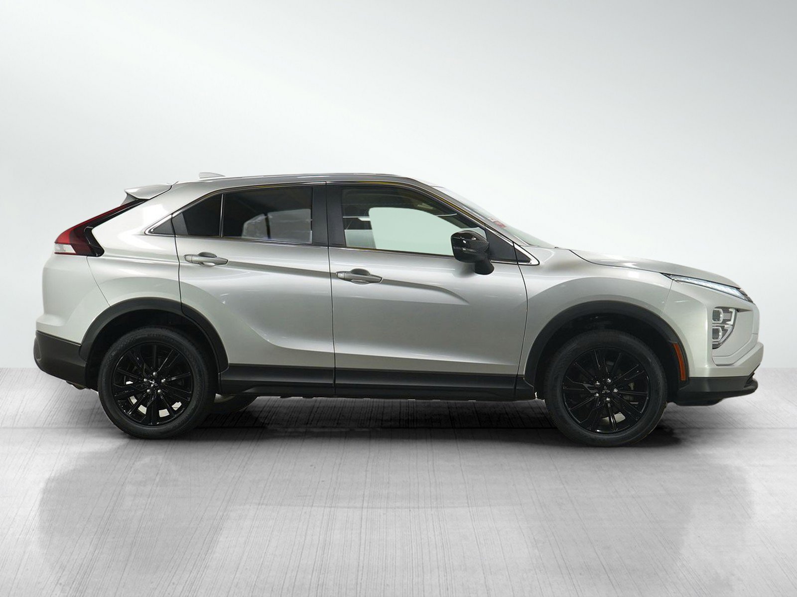 2023 Mitsubishi Eclipse Cross LE photo 4