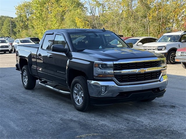 2016 Chevrolet Silverado 1500 LT photo 2