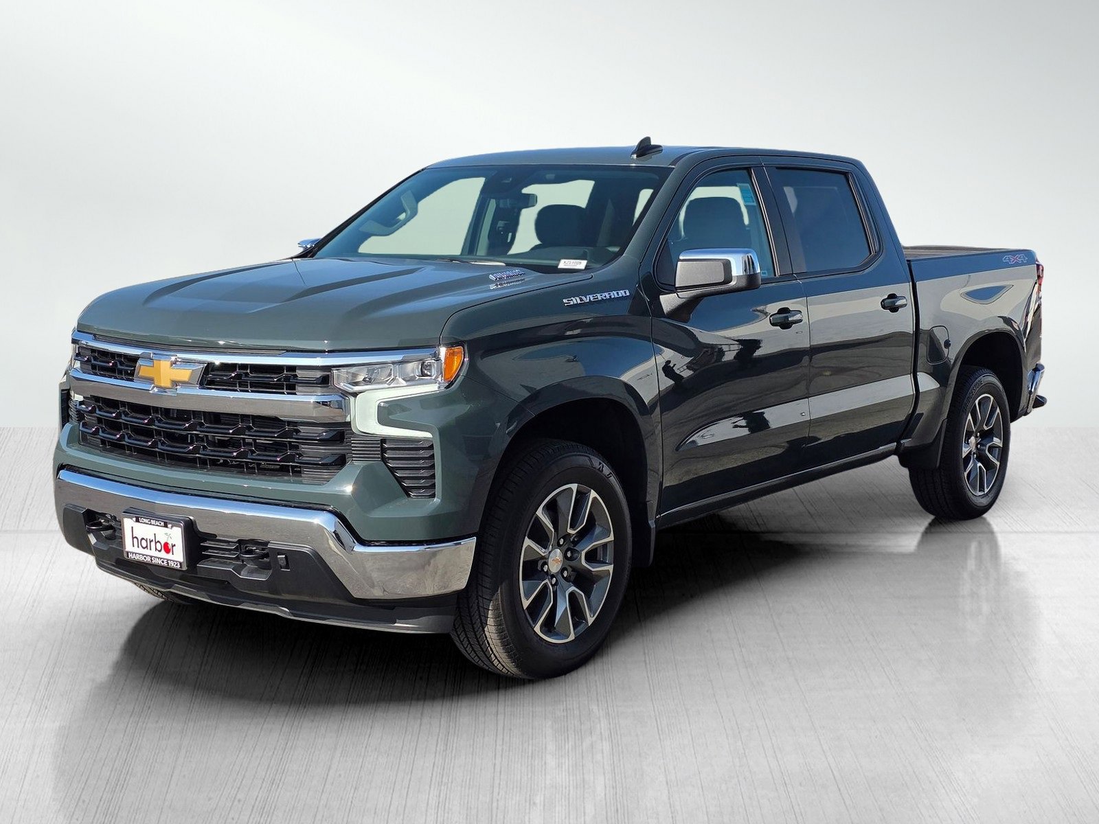 2025 Chevrolet Silverado LT photo 4