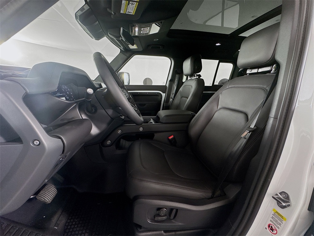 2025 Land Rover Defender 110 X-Dynamic SE photo 12