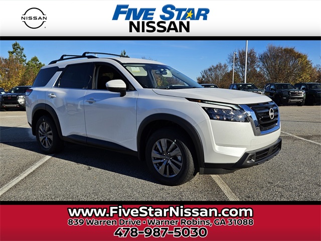 2025 Nissan Pathfinder SV's photo