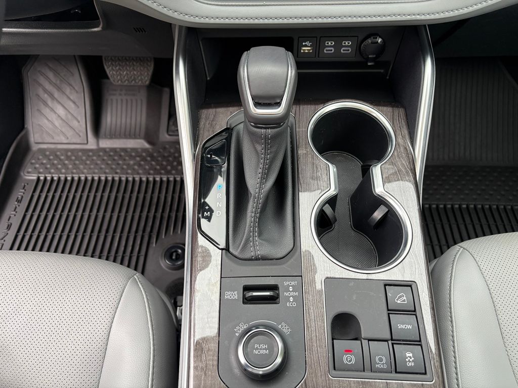 2024 Toyota Highlander Platinum photo 20