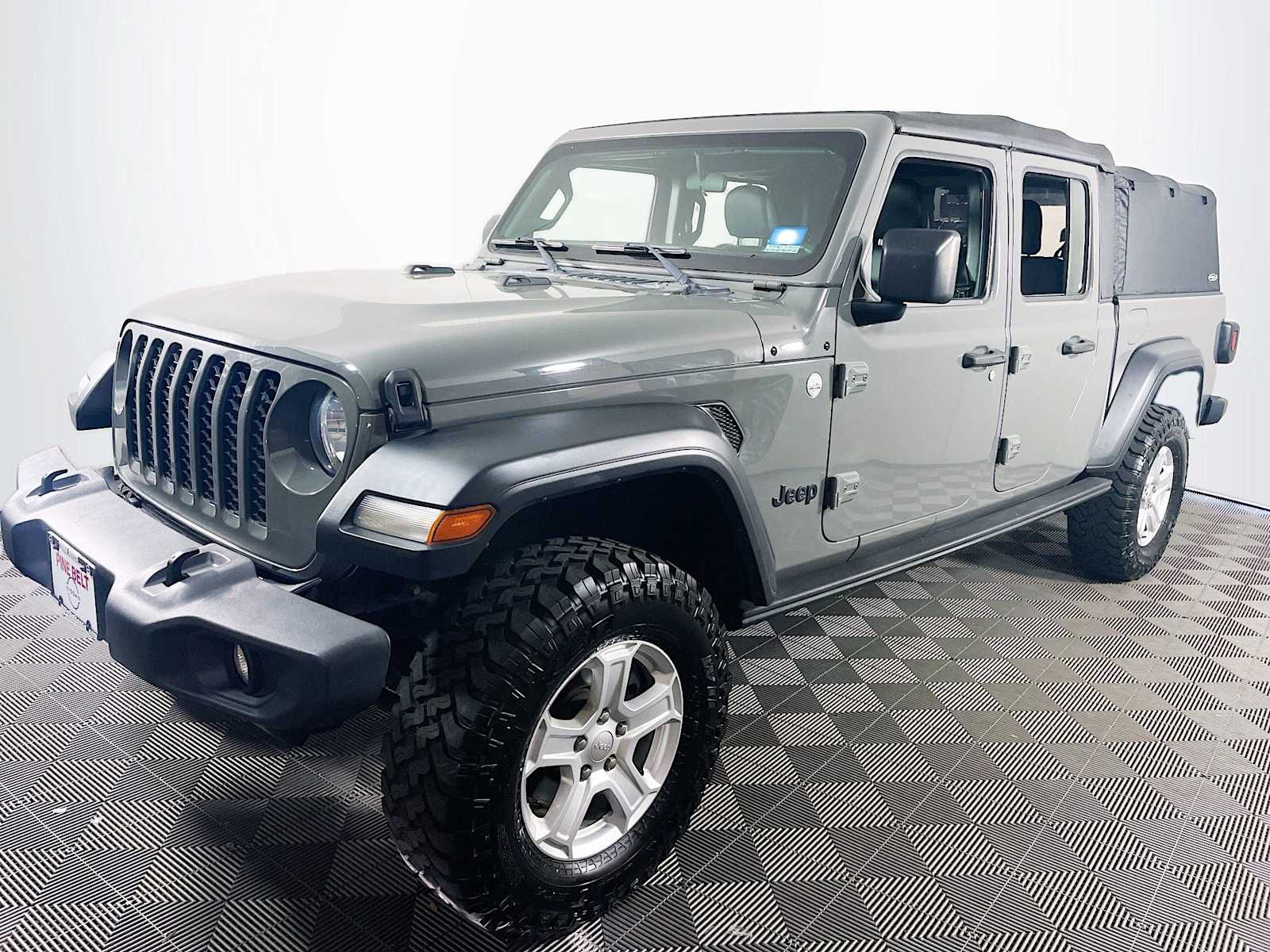 2020 Jeep Gladiator Sport's photo