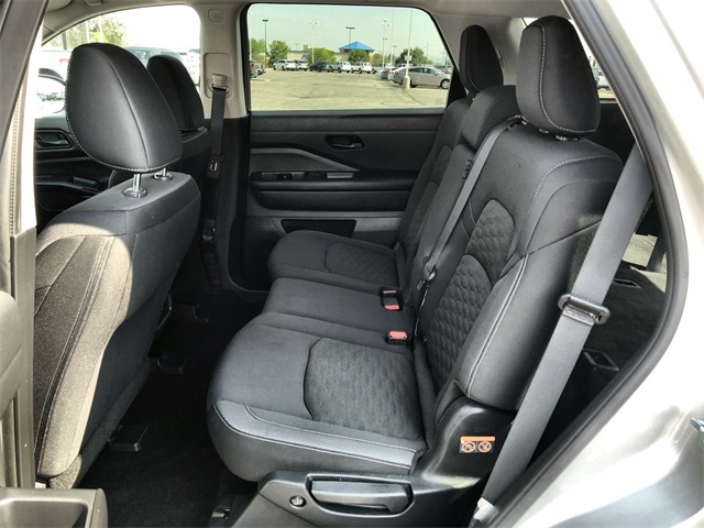 2024 Nissan Pathfinder S photo 12