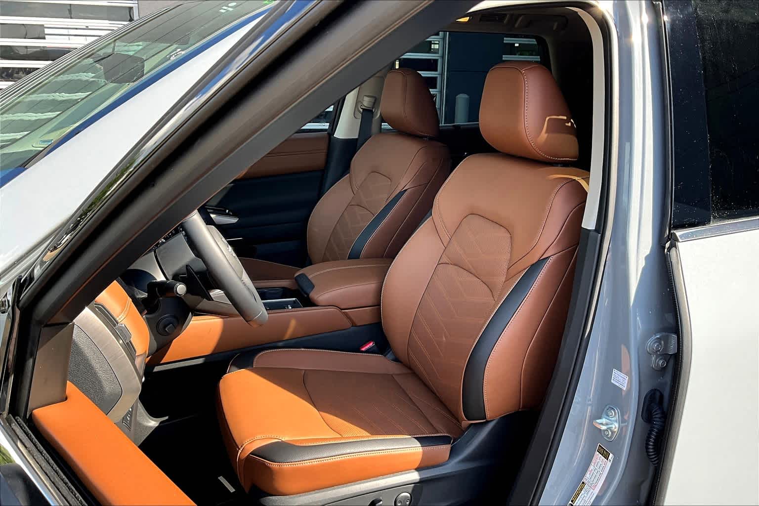 2024 Nissan Pathfinder Platinum photo 14