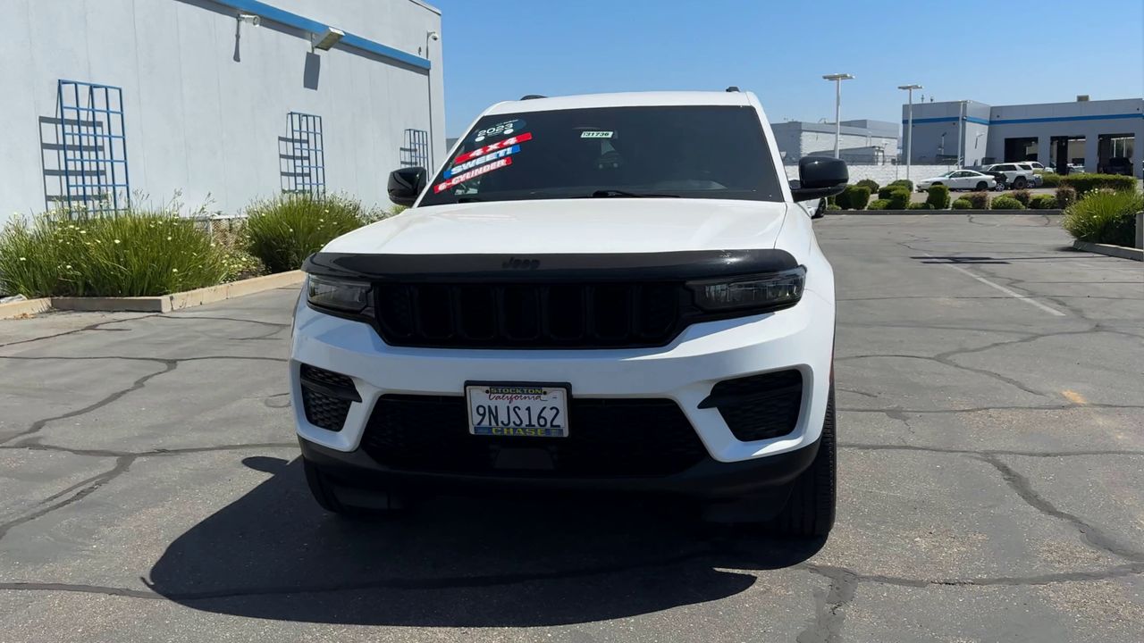 2023 Jeep Grand Cherokee Altitude photo 9