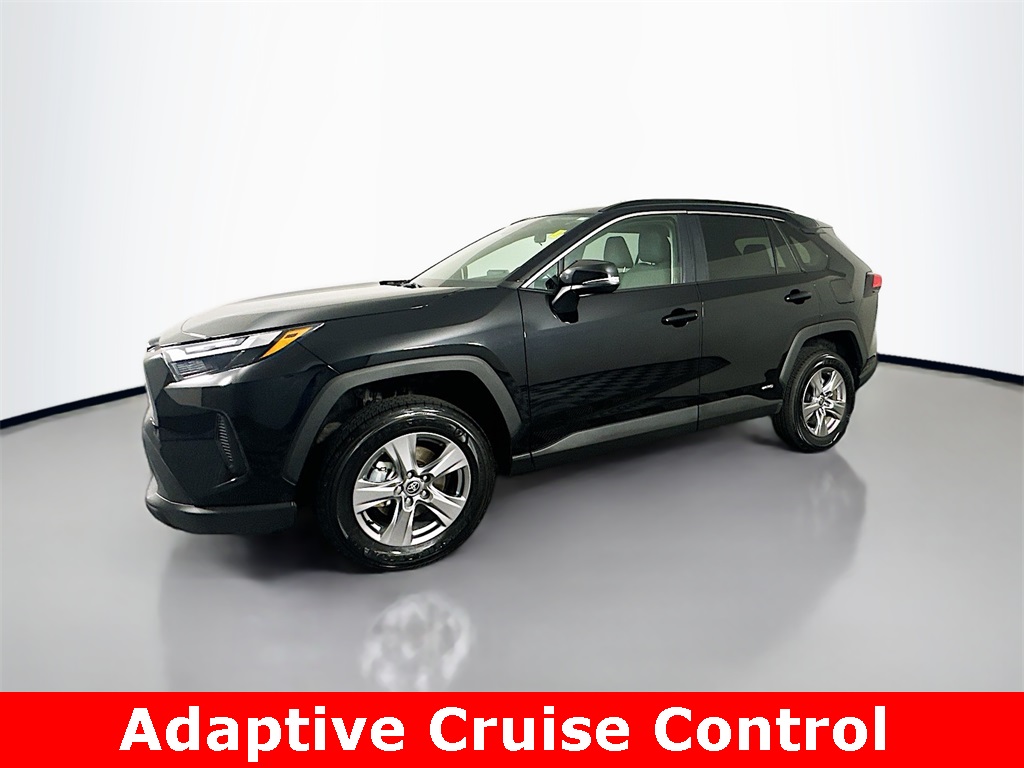 2025 Toyota RAV4 Hybrid XLE photo 4