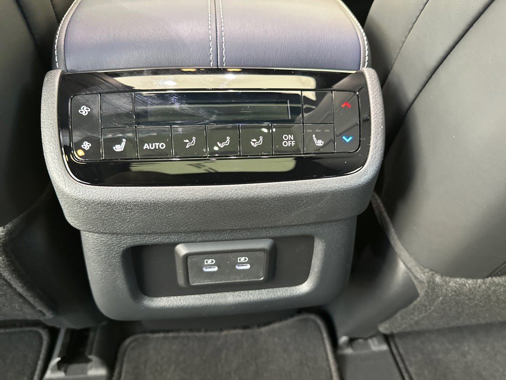 2026 Infiniti QX60 Luxe photo 13