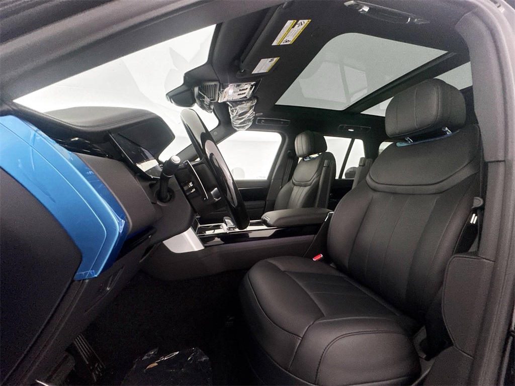 2025 Land Rover Range Rover SE photo 15