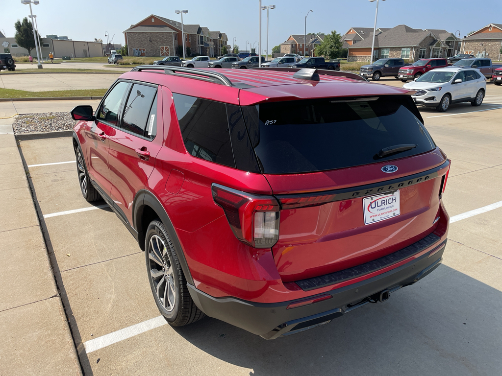 2025 Ford Explorer ST-Line photo 4