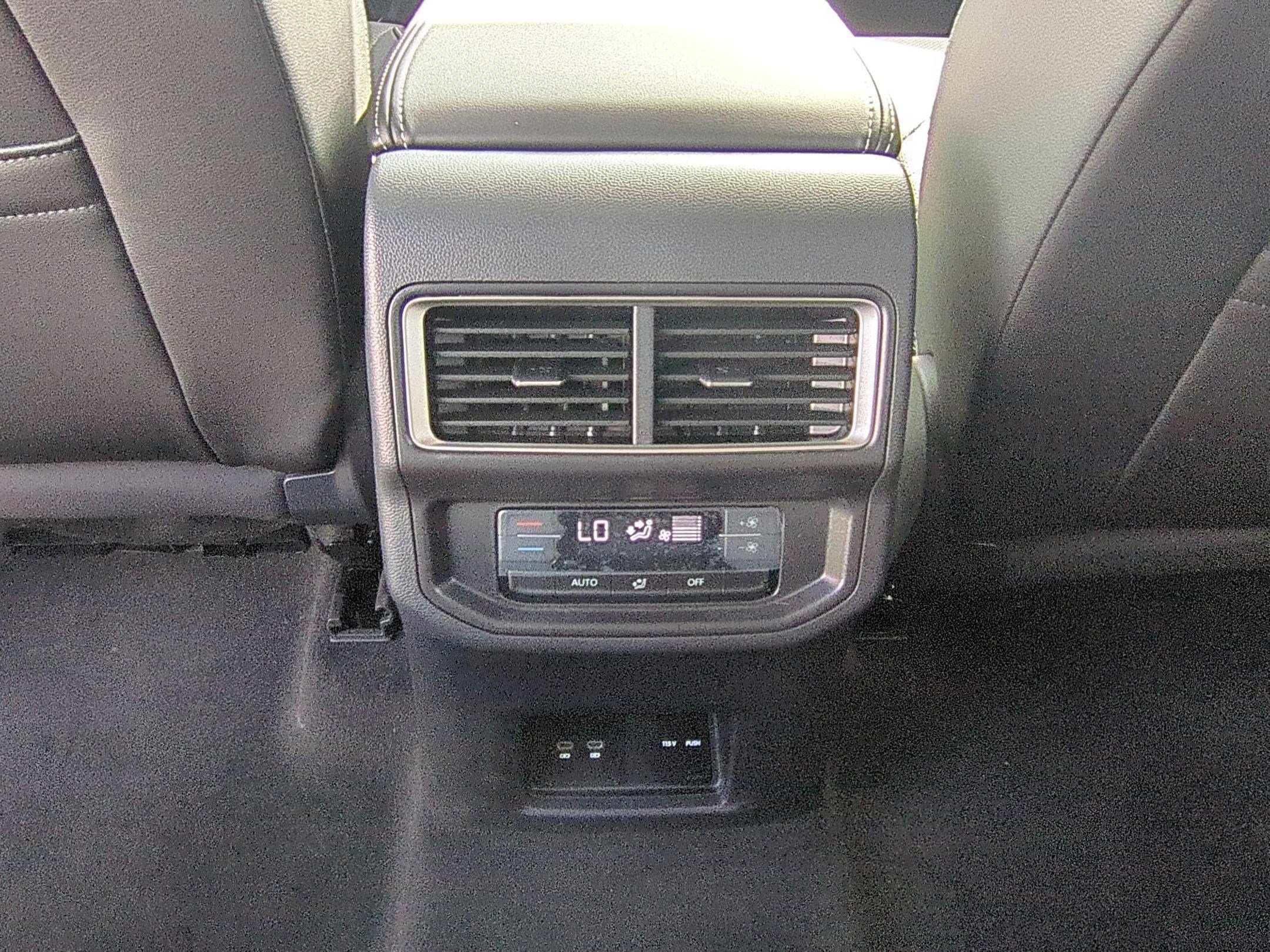 2025 Volkswagen Atlas SE Technology photo 14