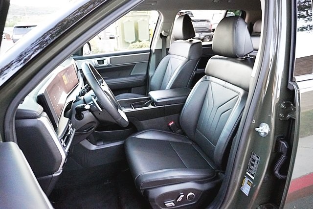 Used 2025 Green Hyundai SEL image 15