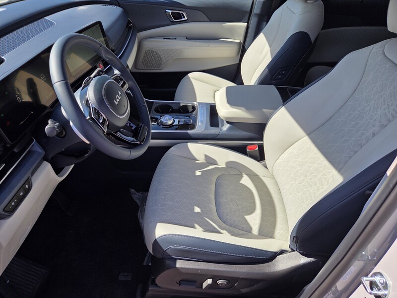 2026 Kia Carnival EX photo 6
