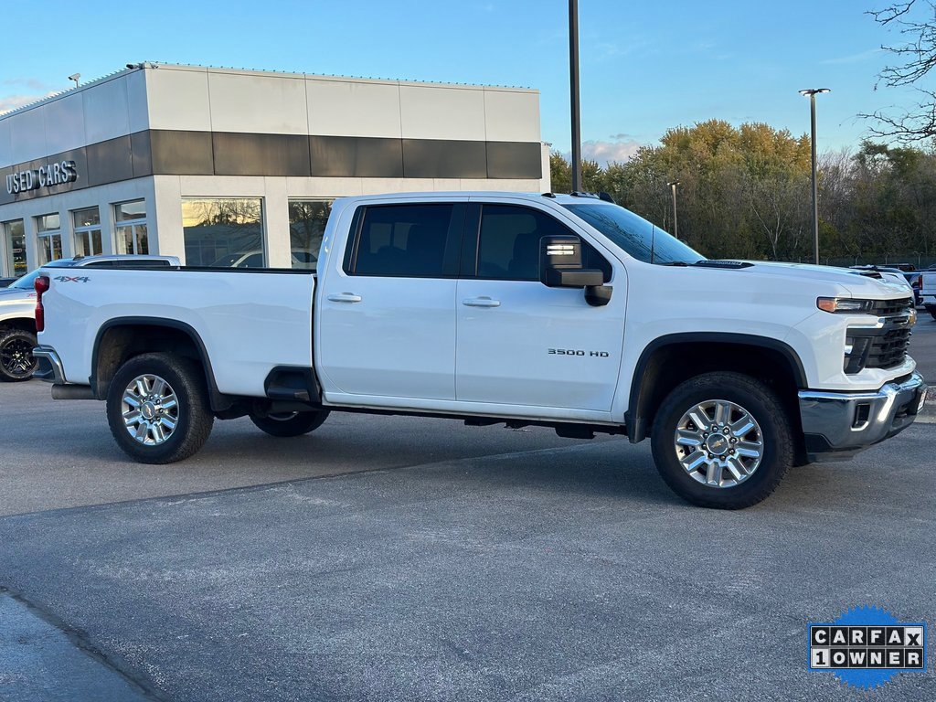 2024 Chevrolet Silverado 3500HD LT photo 2