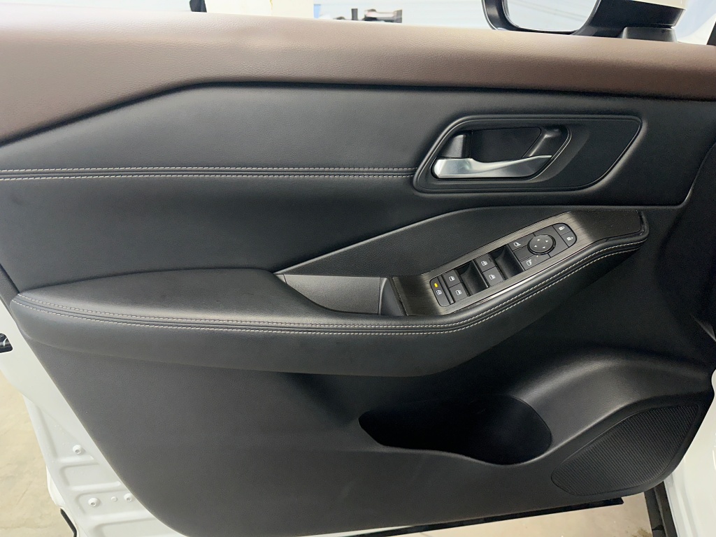 2023 Nissan Rogue SV photo 4