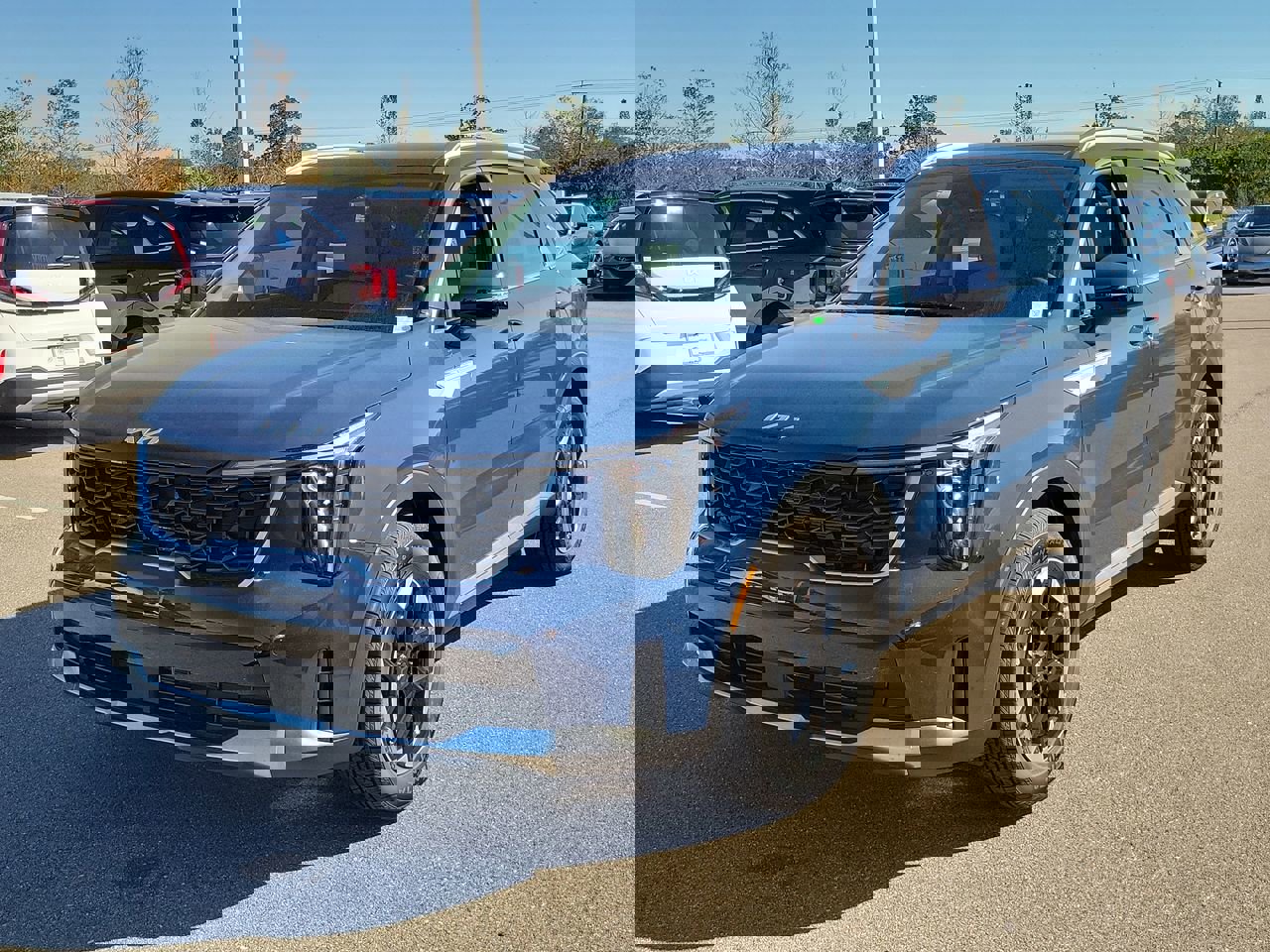 2025 Kia Sorento S photo 2