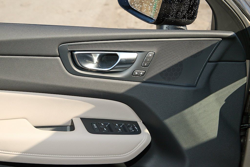 2026 VOLVO XC60 - Image 10