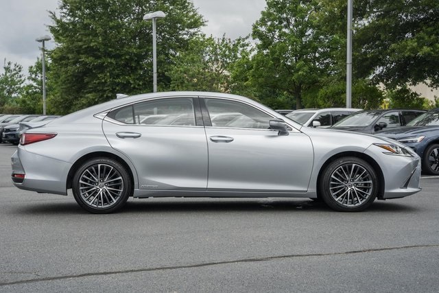 2022 Lexus ES 300h photo 3
