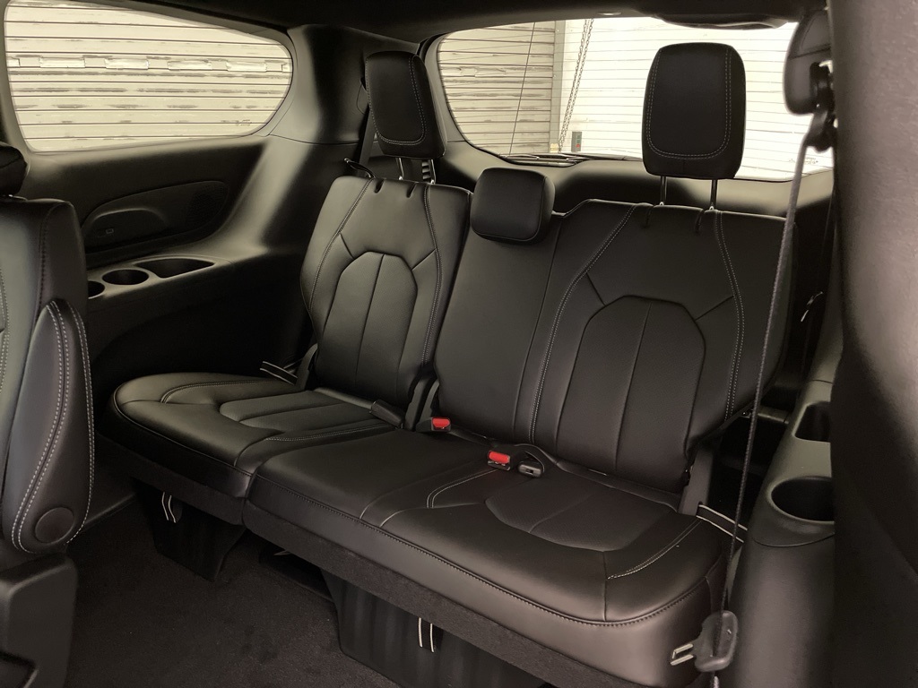 2026 Chrysler Pacifica photo 13
