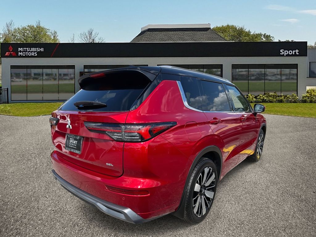 2025 Mitsubishi Outlander SEL photo 3