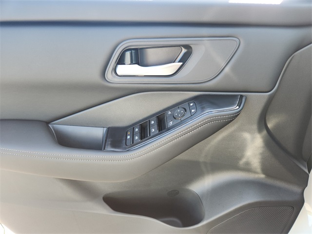 2026 Nissan Rogue SV photo 15