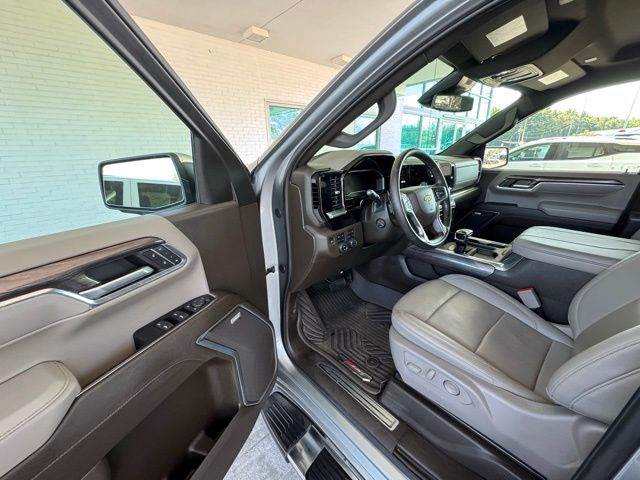2024 Chevrolet Silverado 1500 LTZ photo 9