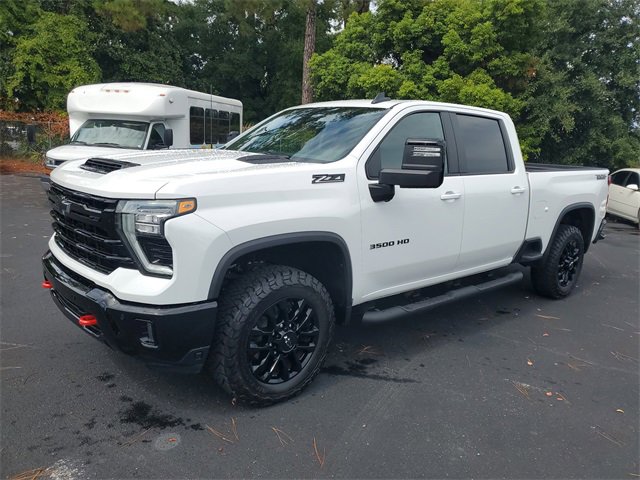 2025 Chevrolet Silverado 3500HD LT photo 3